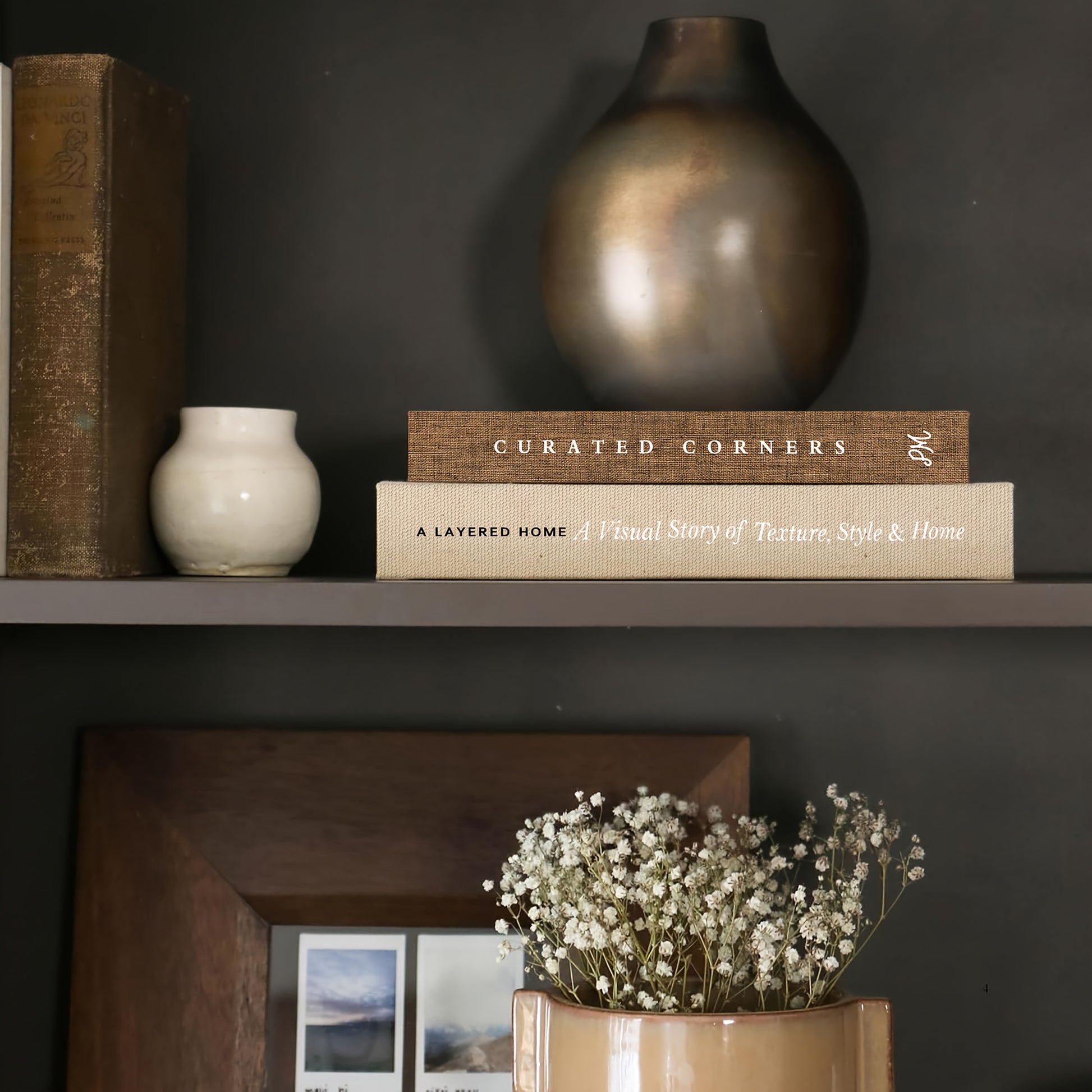 Livros de Decorao DHome para Casa  Conjunto de 2 Livros Usados como Itens Decorativos para Estantes Mesas de Centro Prateleiras Podem Ser Empilhados para Decorao  Caixas de Livros Falsas para Decorao de Feriados  Design Moderno e Neutro Adeq